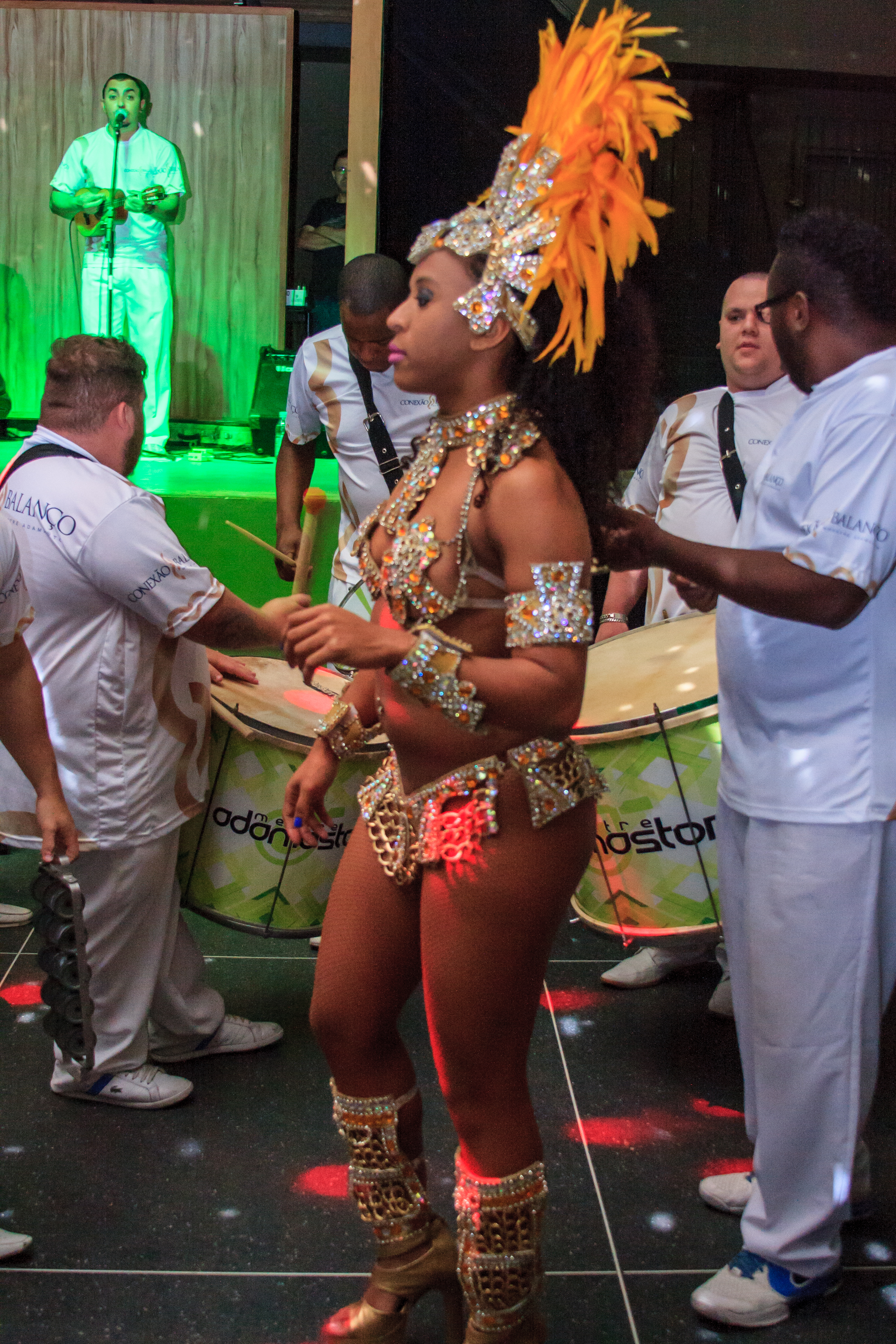Confraternização, show de escola de samba, show escola de samba, samba show, show de carnaval, show de mulatas, show de passistas, bateria escola de samba, bateria de escola de samba